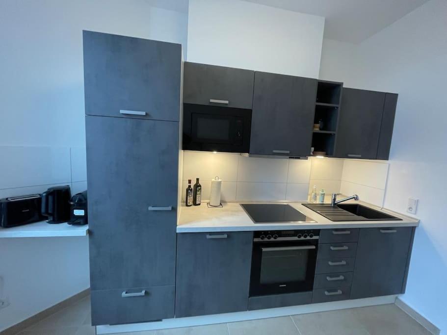 Lucky Stays Ls10 - Vollausstattung - Zentrum - Aufzug - Grosse Kueche - 2 Zimmer - Smart-Tv Magdeburg Eksteriør billede